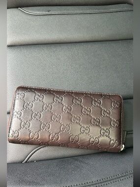 Gucci Chocolate Brown GG  Zip Wallet